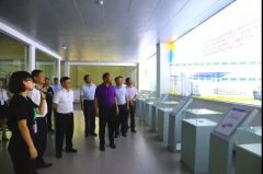 新疆若羌縣委副書記、縣長艾山江帶領考察團走